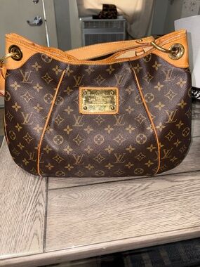 Louis Vuitton Galleria Shoulder Bag